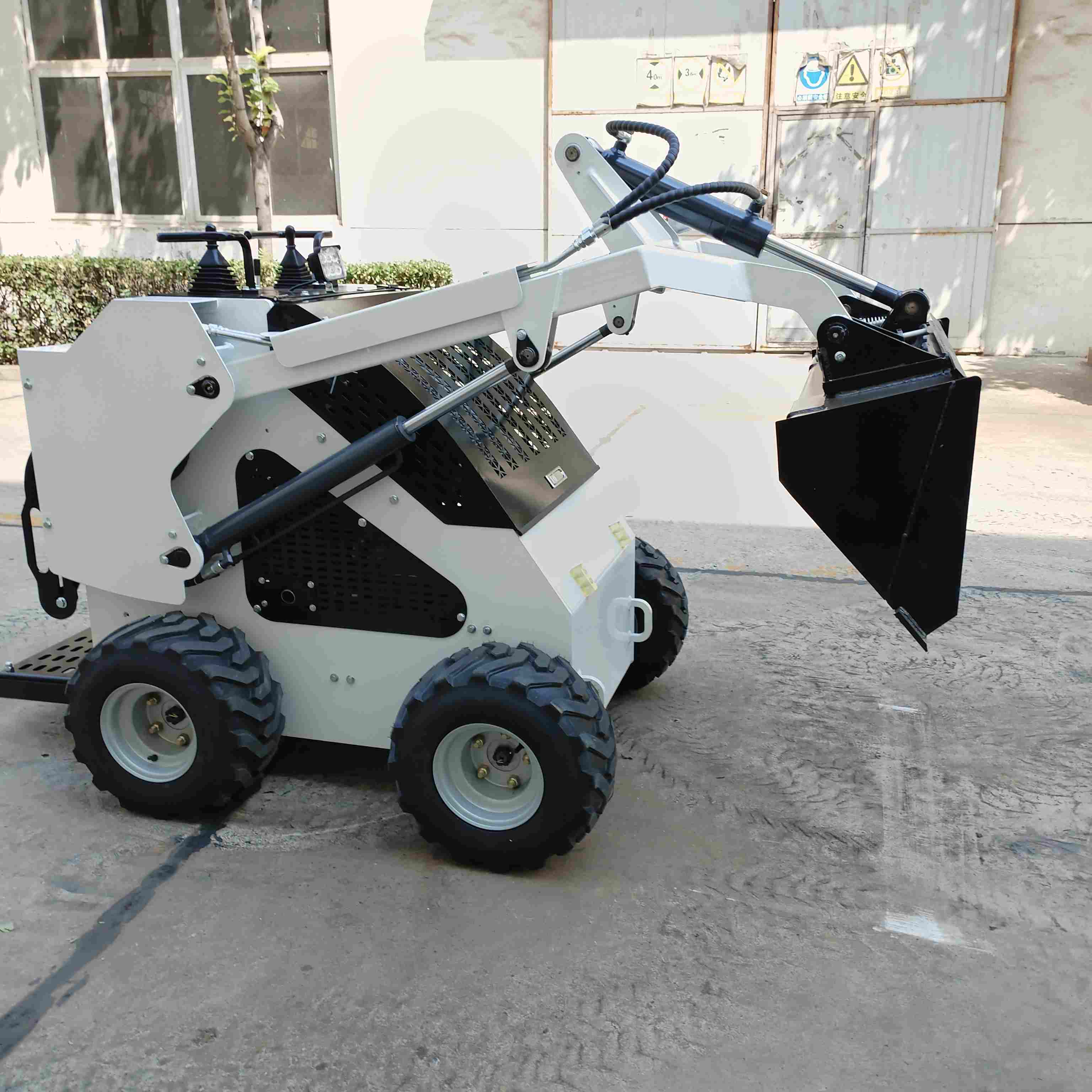 1.2-ton tracked skid steer loader