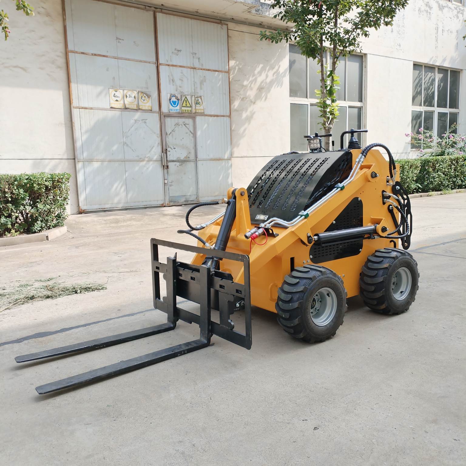 1-ton tracked skid steer loader