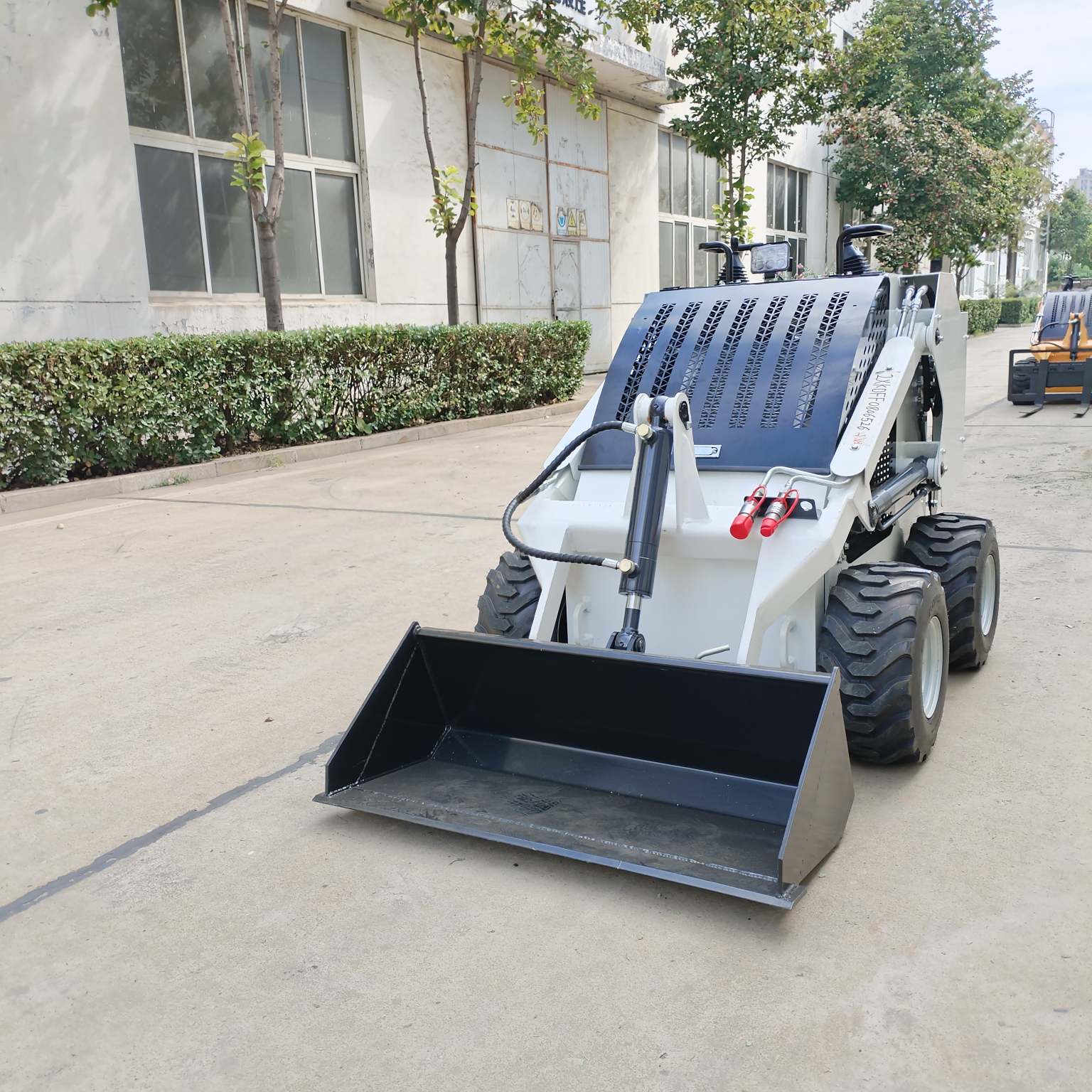 1.2-ton tracked skid steer loader